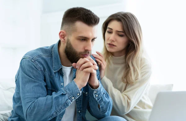 Loving Woman Calming Down Her Upset Boyfriend — Stock Photo, Image