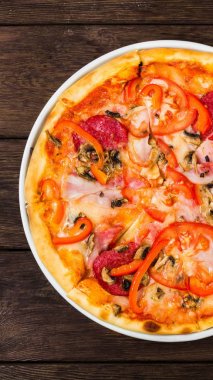 Mantar ve Füme tavuk lezzetli pizza