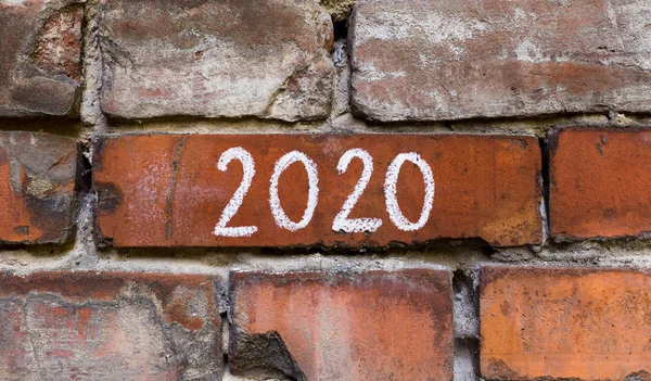 Accidentally finding 2020 text on red bricks wall of old building — Stock Photo, Image