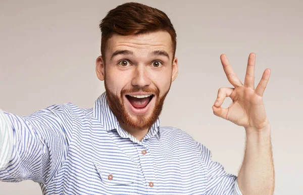 Happy millennial guy showing OK sign on camera — Stock Photo, Image