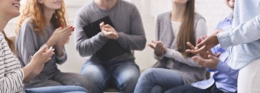 Mutlu hasta grup terapisinde atılım yaptı