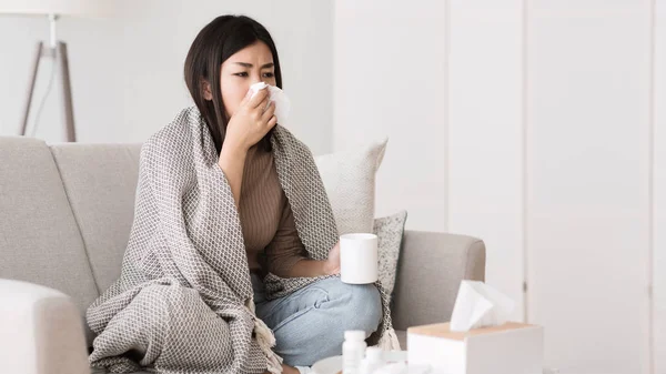 Sick Girl with Fever Wrapped in Blanket Drinking Hot Tea — Stock Photo, Image