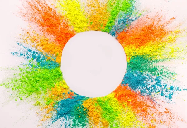 Espaço em branco círculo dentro de tintas holi multicoloridas — Fotografia de Stock