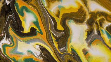 Beyaz arka planda soyut yeşil, kahverengi ve sarı lekeler