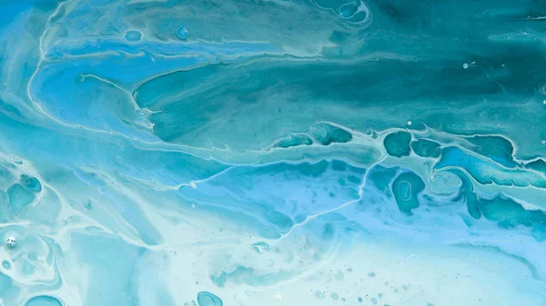 Мраморный узор с зелеными, синими и белыми пятнами — стоковое фото