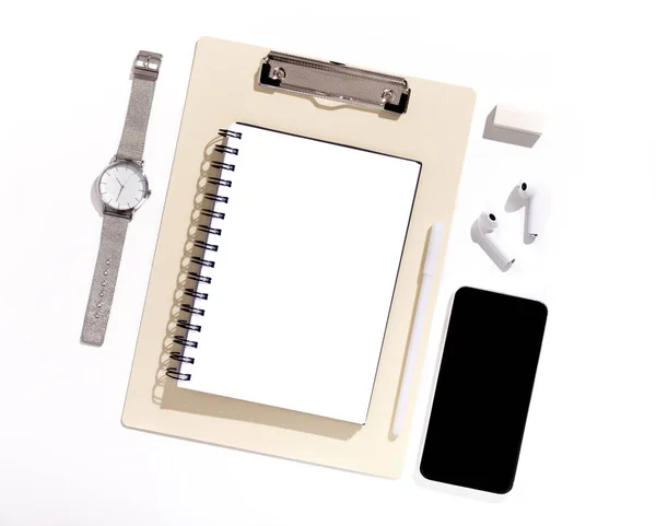 Cellphone with black blank screen on Office table with supplies — Stock Photo, Image