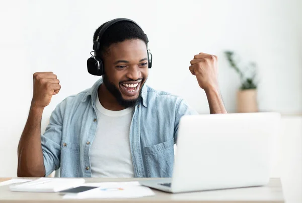 African American male freelancer celebrating completing the project — Stock Photo, Image