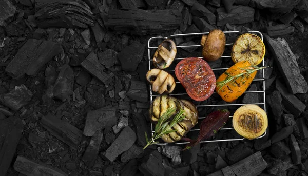 健康的な栄養のためのグリル格子に焼きたての野菜 — ストック写真