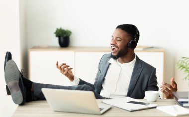 Afrikalı işadamı o bir rock yıldızı olduğunu hayal