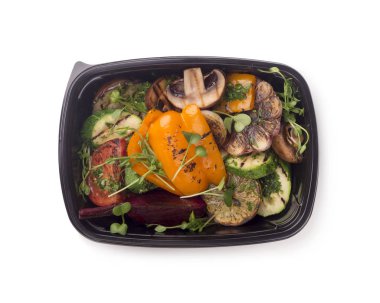 Diyet beslenme için siyah dağıtım kutusunda Izgara sebze