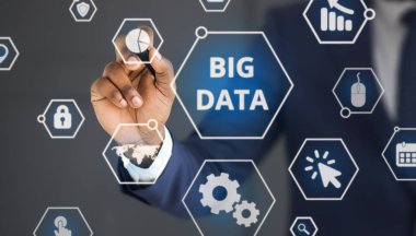 İşadamı büyük veri ağı bir seçenek seçimi