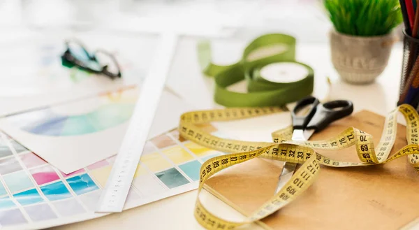 Closeup Of Fashion Designer Workplace With Measuring Tape And Color Samples — Stock Photo, Image