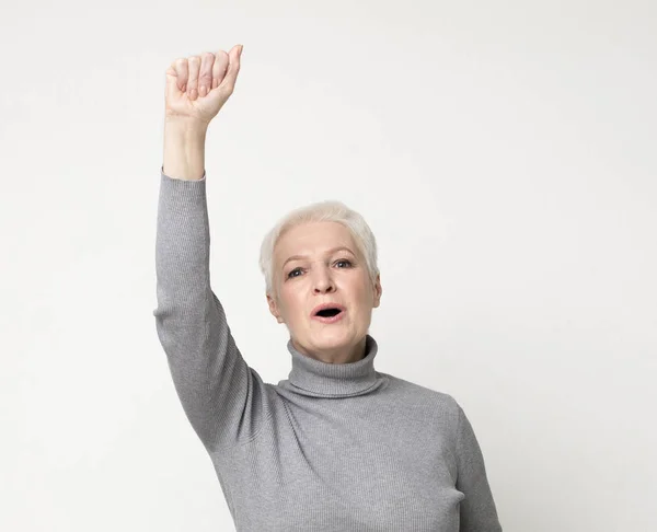 Confident mature woman with her fist up in the air. — Stock Photo, Image