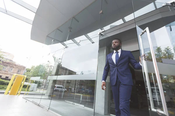 Handsome african american ceo leaving business center after meeting — Stock Photo, Image