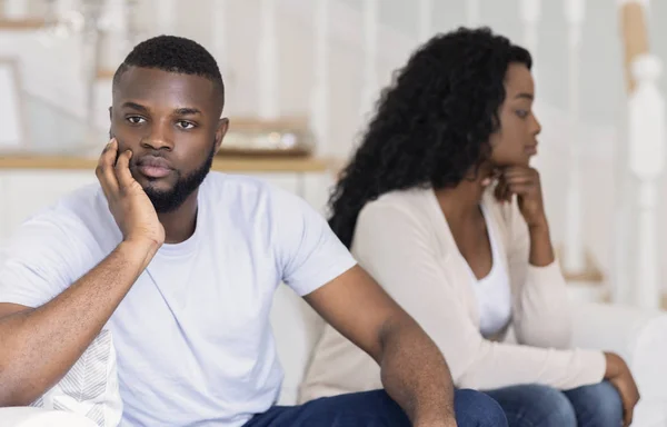 Boyfriend and girlfriend ignoring each other after argument — Stock Photo, Image