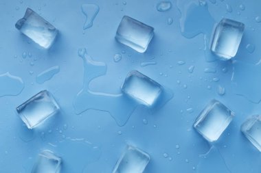 Mavi büyük buz küpleri ile Yaz arka plan