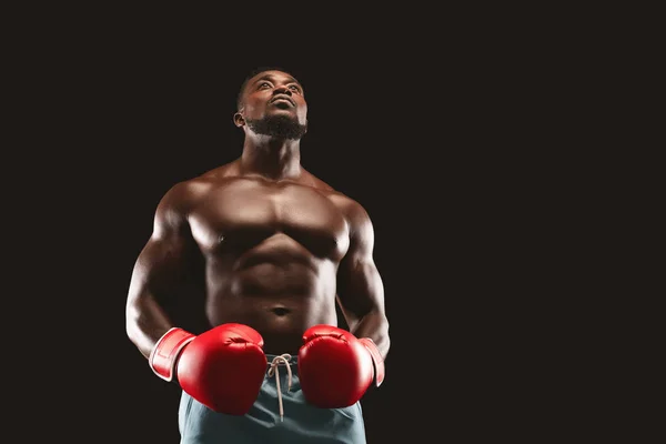 Concentrated black boxer preparing himself for fight — Stock Photo, Image