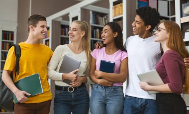 Üniversitesi Kütüphanesi'nde okuyan öğrencilerin grup