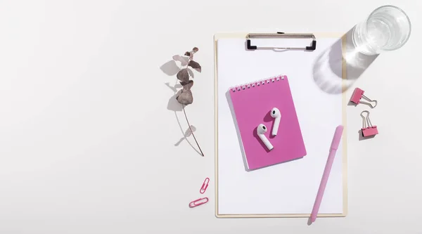 Pink style of supplies and clipboard on white background — Stock Photo, Image