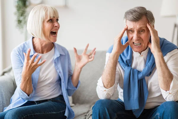 Senior couple quarrelling with each other at home — Stock Photo, Image