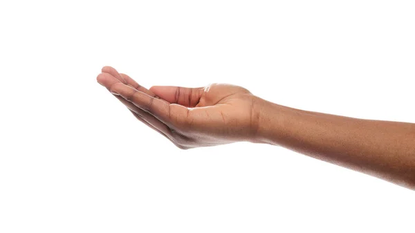 Černošský ženský ruka, která drží prázdnou dlaň na bílém pozadí. — Stock fotografie