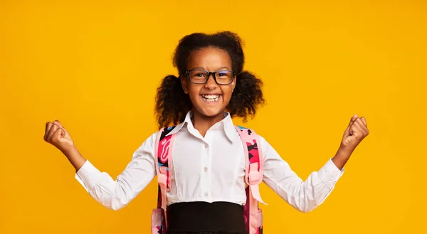 Schoolgirl Gesturing Yes On Yellow Background — Stok Foto