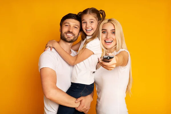 Happy Parents And Daughter Switching Channels Watching TV, Studio Shot — Stock Photo, Image