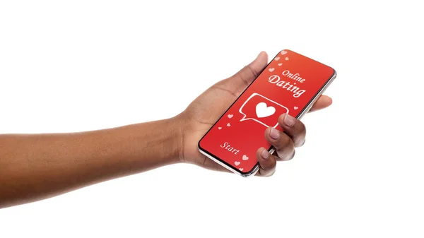 데이트 앱은 아프리카 계 미국인 여성의 손에 스마트 폰에 열렸다 — 스톡 사진
