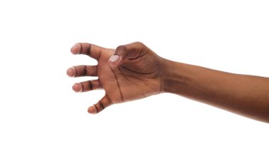 Afro kadın el beyaz arka plan üzerinde görünmez bir şey kapma
