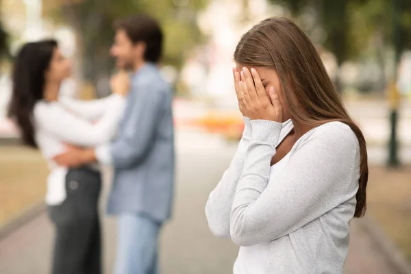 Upset woman crying, seeing her boyfriend with other girl — Stock Photo, Image