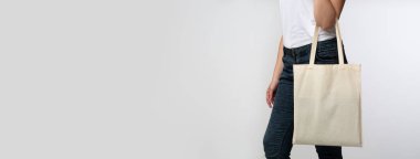 Lady Holding Eko Çanta Beyaz Arka Plan Üzerinde, Panorama, Kırpılmış