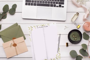 Kene ler için yerler, Internet ile dizüstü bilgisayar ile düğün kontrol listesi