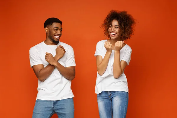 Cheerful african man and woman fooling, clenching fists — Stock Photo, Image