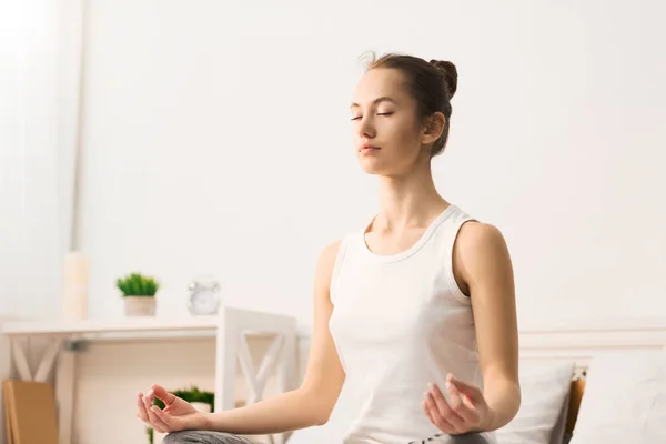 Calm morning. Woman doing yoga in lotus position — Stock Photo, Image