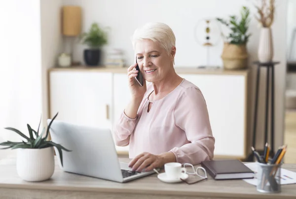 Ambitious elderly business woman working from home — Stock Photo, Image