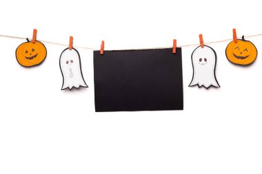 İpte kurutmanın bileşimi Cadılar Bayramı hayaletleri ve balkabakları