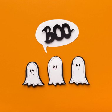 Kâğıt hayaletlerden oluşan şirin bir aile