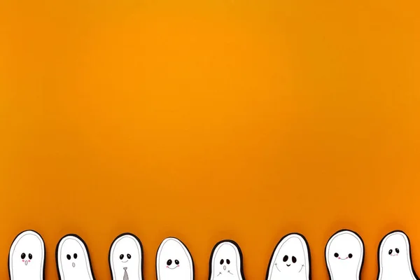 Halloween background with paper ghosts on the bottom — ストック写真