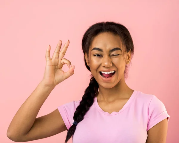 Its OK. Happy girl gesturing OK sign and winking — Stockfoto