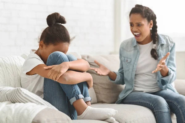 Elder sister shouting at younger sister, fighting at home — Stock Image Elder sister shouting at younger sister, fighting at home Stock Picture