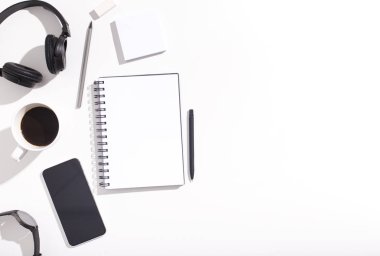 Metin, kahve ve cep telefonu için kopyalama alanı olan not defteri