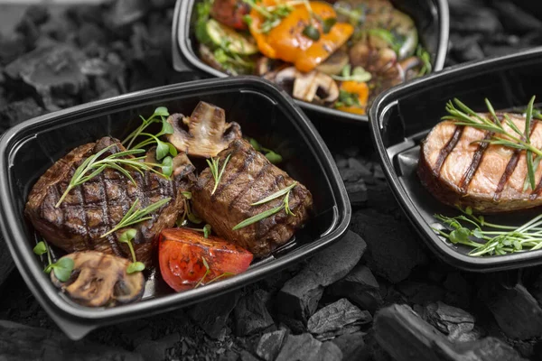 Composition of three grilled dishes in to go boxes — Stock Photo, Image