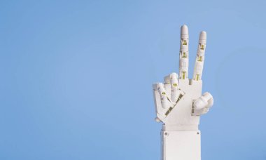 Android Robot eli mavi arkaplanda v işareti gösteriyor