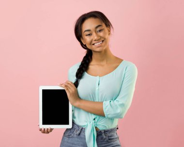 Mockup app. öğrenci gösteren boş tablet ekran için