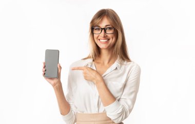 Akıllı Telefon Boş Ekranı 'nı Gösteren Kadın İzole Edilmiş, Model
