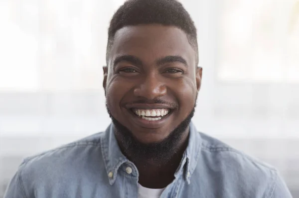 Portrait of black millennial guy with happy smile on face — Stock Photo, Image