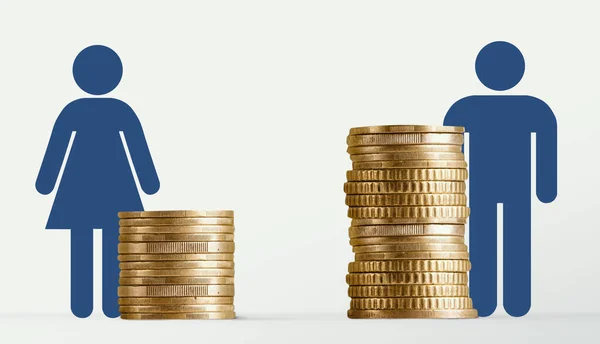 Diferença salarial de gênero, sinais masculinos e femininos perto de diferentes pilhas de moedas — Fotografia de Stock