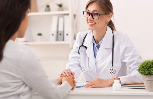 Positive Doctor Woman Comforting Patient During Appointment In Office — ストック写真