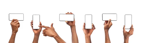 Satz schwarzer Männer Hände, die Smartphone mit leerem Bildschirm halten — Stockfoto