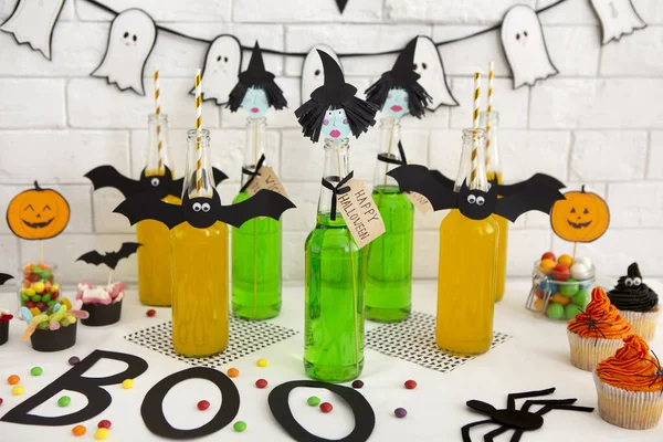 Kreativa häxor och fladdermöss dekorationer för att fira — Stockfoto